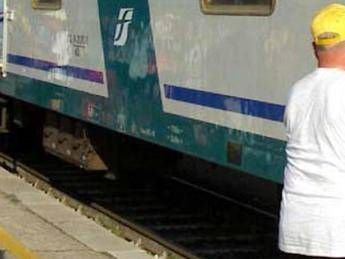 Ferrovie, treno regionale Roma-Napoli fermo per guasto: ritardi Ferrovie, treno regionale Roma-Napoli fermo per guasto: ritardi