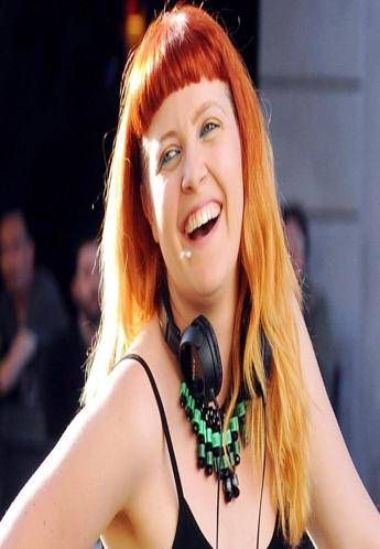 Noemi svela cosa manca nella sua borsa: Un figlio Noemi svela cosa manca nella sua borsa: Un figlio