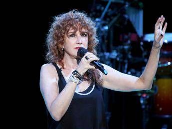 Bruxelles, Fiorella Mannoia: Loro ammazzano noi e noi ammazziamo loro Bruxelles, Fiorella Mannoia: Loro ammazzano noi e noi ammazziamo loro