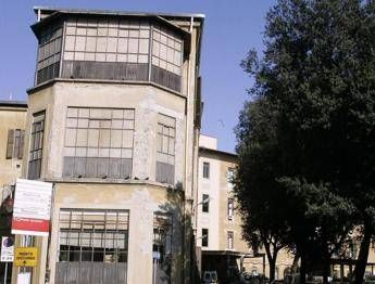 Firenze, giovane ferito a colpi di pistola in un circolo ricreativo: è in condizioni critiche Firenze, giovane ferito a colpi di pistola in un circolo ricreativo: è in condizioni critiche