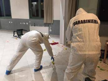 Firenze, 24enne ferito a colpi di pistola in un circolo: è gravissimo Firenze, 24enne ferito a colpi di pistola in un circolo: è gravissimo