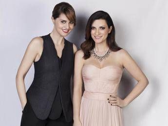 Su Raiuno arriva il 'two women show' di Laura Pausini e Paola Cortellesi /Video Su Raiuno arriva il 'two women show' di Laura Pausini e Paola Cortellesi /Video