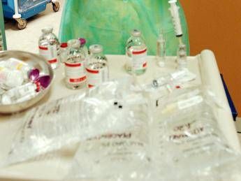 Vicenza, gara medici-infermieri a chi infila la cannula più grossa