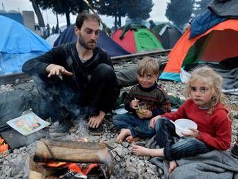 Migranti, allarme Unicef: 22mila bambini bloccati in Grecia Migranti, allarme Unicef: 22mila bambini bloccati in Grecia