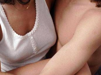 Sesso sempre più non protetto, +400% casi di sifilide in Italia Sesso sempre più non protetto, +400% casi di sifilide in Italia
