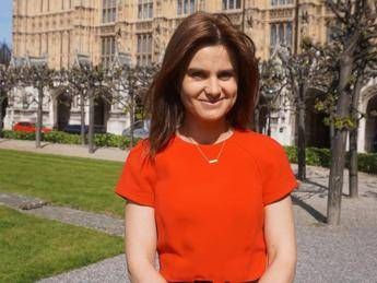 Omicidio Cox, deputata aveva ricevuto minacce. Uccisa per la Campagna Brexit Omicidio Cox, deputata aveva ricevuto minacce. Uccisa per la Campagna Brexit