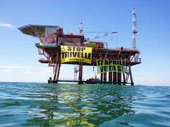 Dalla pesca al nucleare, Greenpeace festeggia 30 anni di battaglie/ Video Dalla pesca al nucleare, Greenpeace festeggia 30 anni di battaglie/ Video