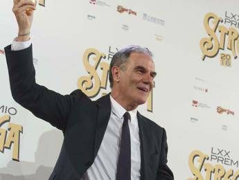 Premio Strega, vince Edoardo Albinati: Dal mio libro presto un film Premio Strega, vince Edoardo Albinati: Dal mio libro presto un film