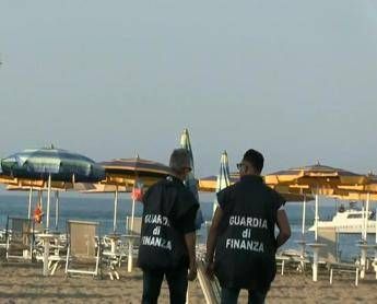 Ostia, sigilli a porto turistico e stabilimenti: sequestro di beni per 450 mln /Video Ostia, sigilli a porto turistico e stabilimenti: sequestro di beni per 450 mln /Video