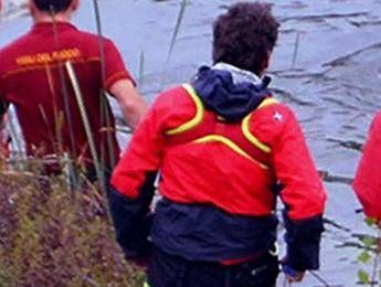 Roma, finisce con l'auto nel Tevere: morto un anziano Roma, finisce con l'auto nel Tevere: morto un anziano