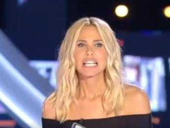 GF Vip, la gaffe di Ilary Blasi scatena il web /Video GF Vip, la gaffe di Ilary Blasi scatena il web /Video