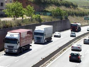 Pontina, al via lavori: velocità ridotta a 30 all'ora Pontina, al via lavori: velocità ridotta a 30 all'ora