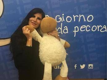 L'appello di Pamela Prati a Conti: Portami al festival... anche gratis! L'appello di Pamela Prati a Conti: Portami al festival... anche gratis!