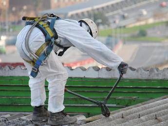 Da incentivi bonifiche ad Agenzia nazionale, presentato il Testo unico sull'amianto Da incentivi bonifiche ad Agenzia nazionale, presentato il Testo unico sull'amianto