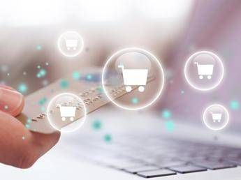 Italiani shopping addicted, uno su due compra più vestiti del necessario Italiani shopping addicted, uno su due compra più vestiti del necessario