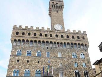 Pipì in piazza della Signoria, multa salata per il turista Pipì in piazza della Signoria, multa salata per il turista