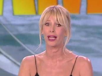Tempesta sull'Isola, Alessia Marcuzzi: Aridaje Tempesta sull'Isola, Alessia Marcuzzi: Aridaje