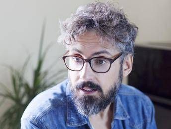 Brunori Sas: Il nuovo album è un dialogo tra antico e moderno sulla rotta Lamezia-Milano/Video Brunori Sas: Il nuovo album è un dialogo tra antico e moderno sulla rotta Lamezia-Milano/Video