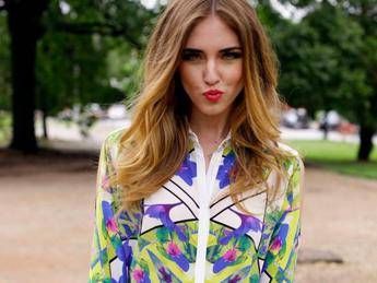 Spesi 5.700 euro per un caffè con la Ferragni, anche Fedez si mette all'asta con J-Ax Spesi 5.700 euro per un caffè con la Ferragni, anche Fedez si mette all'asta con J-Ax