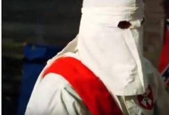 Usa, leader KKK ucciso perché voleva divorzio: accusati moglie e figliastro Usa, leader KKK ucciso perché voleva divorzio: accusati moglie e figliastro