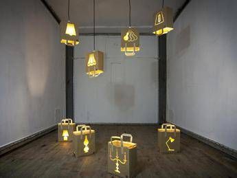Lampade in carta riciclata, al Fuori Salone l'arte sposa l'economia circolare Lampade in carta riciclata, al Fuori Salone l'arte sposa l'economia circolare