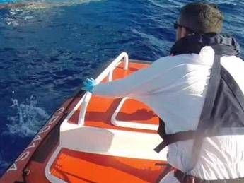 Napoli, 3 pescatori dispersi nel Golfo: partite le ricerche Napoli, 3 pescatori dispersi nel Golfo: partite le ricerche