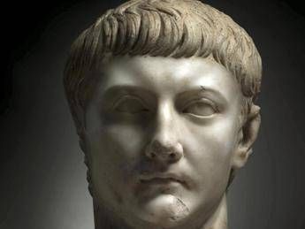 Gli Usa restituiscono una scultura romana all'Italia Gli Usa restituiscono una scultura romana all'Italia