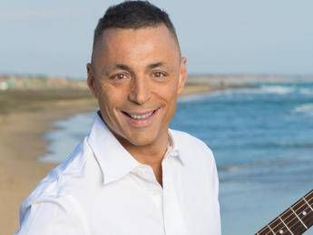 Alex Britti: Canto l'amore solare e fuggo dai talent Alex Britti: Canto l'amore solare e fuggo dai talent