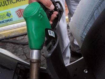 Benzina e diesel, i prezzi tornano a salire Benzina e diesel, i prezzi tornano a salire