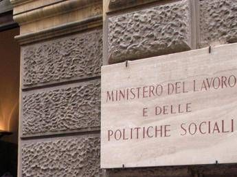 Lavoro, blitz notturno al ministero: oggi studenti in piazza Lavoro, blitz notturno al ministero: oggi studenti in piazza