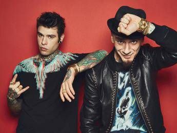 Sergio Sylvestre dà la voce al singolo di J-Ax e Fedez per 'Tuborg Open' Sergio Sylvestre dà la voce al singolo di J-Ax e Fedez per 'Tuborg Open'