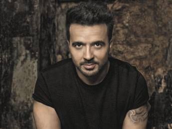 Un record tira l'altro per Luis Fonsi: 'Despacito' è la canzone del decennio Un record tira l'altro per Luis Fonsi: 'Despacito' è la canzone del decennio