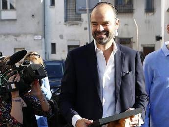 Elezioni Francia, astensione record. Premier Philippe rimette mandato Elezioni Francia, astensione record. Premier Philippe rimette mandato