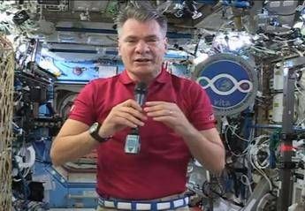 Nespoli dallo spazio: Faremo fuochi d'artificio Nespoli dallo spazio: Faremo fuochi d'artificio