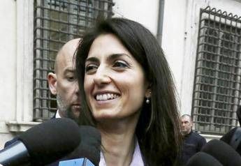 Raggi incontra Calenda: Ci siamo chiariti Raggi incontra Calenda: Ci siamo chiariti
