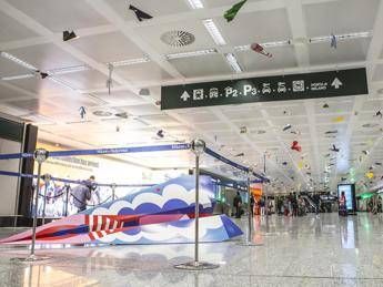 Ufo a Malpensa, centinaia di aeroplani di carta per far volare la differenziata Ufo a Malpensa, centinaia di aeroplani di carta per far volare la differenziata