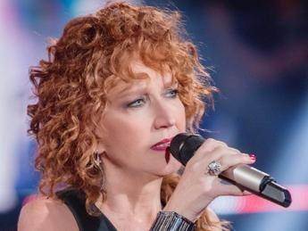 Mannoia tra 'Un, due, tre... Fiorella!, nuovo singolo e tour europeo Mannoia tra 'Un, due, tre... Fiorella!, nuovo singolo e tour europeo