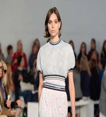 Tra righe e trasparenze la donna Sportmax Tra righe e trasparenze la donna Sportmax