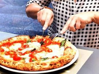 Crisi epilettica ristorante, 'stai casa'