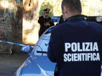 Ragazza massacrata nel parco: è caccia al colpevole Ragazza massacrata nel parco: è caccia al colpevole