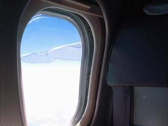 Il pilota è ubriaco, panico in volo Il pilota è ubriaco, panico in volo