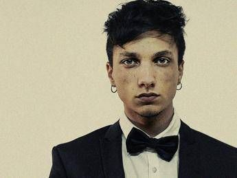 'Il ballo delle incertezze' di Ultimo in radio e digital store 'Il ballo delle incertezze' di Ultimo in radio e digital store