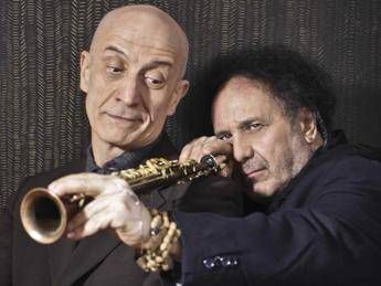 Enzo Avitabile: A Sanremo con gli occhi di Scampia Enzo Avitabile: A Sanremo con gli occhi di Scampia