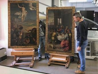 Lo stendardo di Tiziano in restauro nell'Istituto per la Conservazione Lo stendardo di Tiziano in restauro nell'Istituto per la Conservazione
