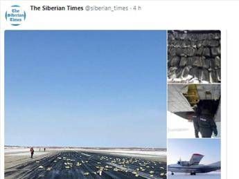 Si apre portello, aereo perde lingotti d'oro Si apre portello, aereo perde lingotti d'oro