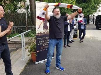 Russell Crowe: 'Forza Roma!' per il bis da Gladiatore Russell Crowe: 'Forza Roma!' per il bis da Gladiatore