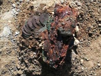 In fuga da Pompei con un sacchetto di monete In fuga da Pompei con un sacchetto di monete