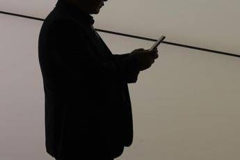 Cellulare esplode mentre è in carica, morto manager Cellulare esplode mentre è in carica, morto manager