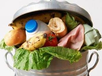 Nella spazzatura 3 kg di cibo a testa ogni mese Nella spazzatura 3 kg di cibo a testa ogni mese