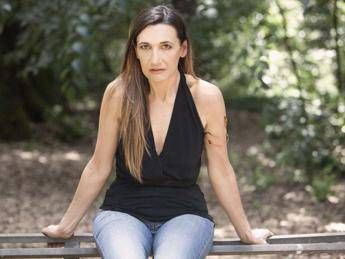 La fatica di essere se stessi in 'Dicono di lei' con Nadia Perciabosco La fatica di essere se stessi in 'Dicono di lei' con Nadia Perciabosco